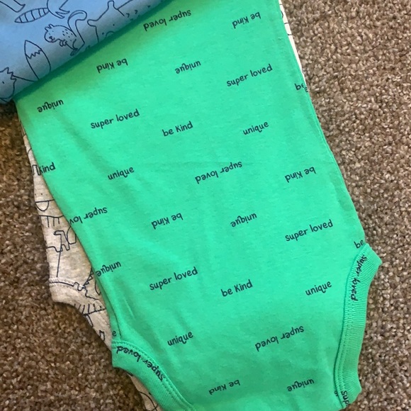 Carter’s Baby boy onesie set - Picture 2 of 5